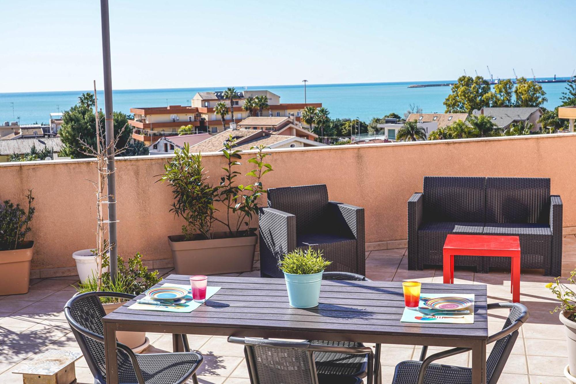 Апартаменты Attico Terrazza Cielomare Seaview Поццалло Экстерьер фото